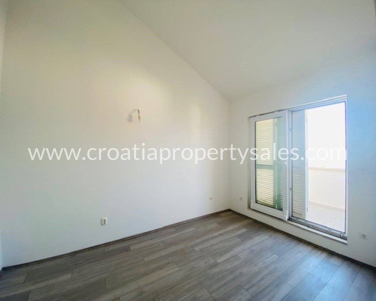 Flat For sale - SPLITSKO-DALMATINSKA BRAČ