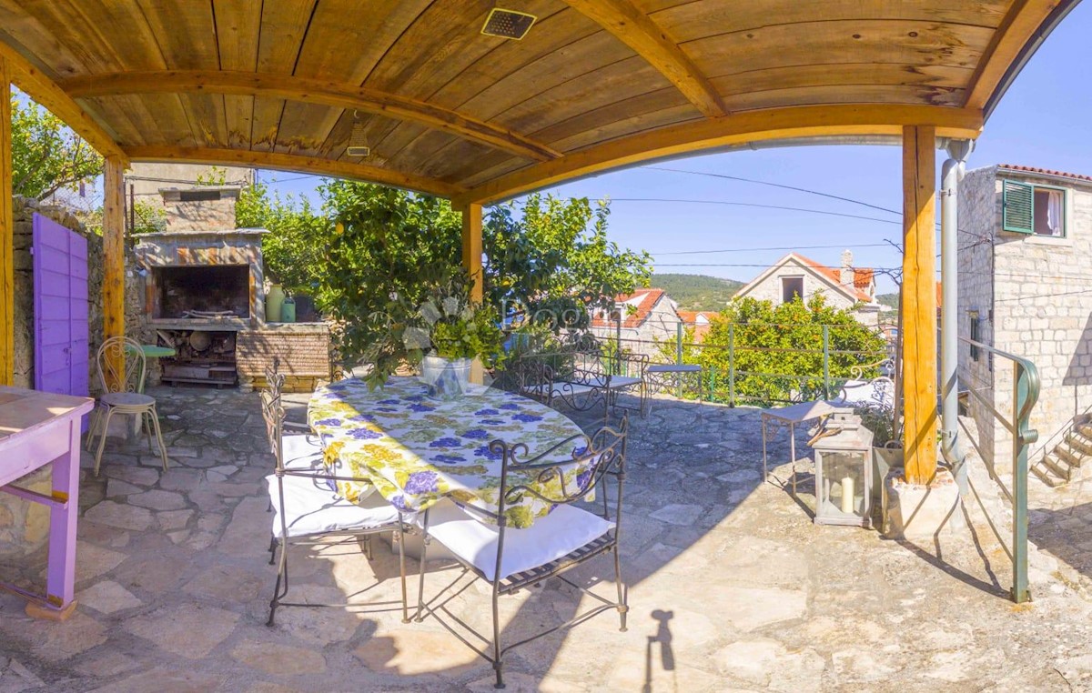 House For sale - SPLITSKO-DALMATINSKA VIS