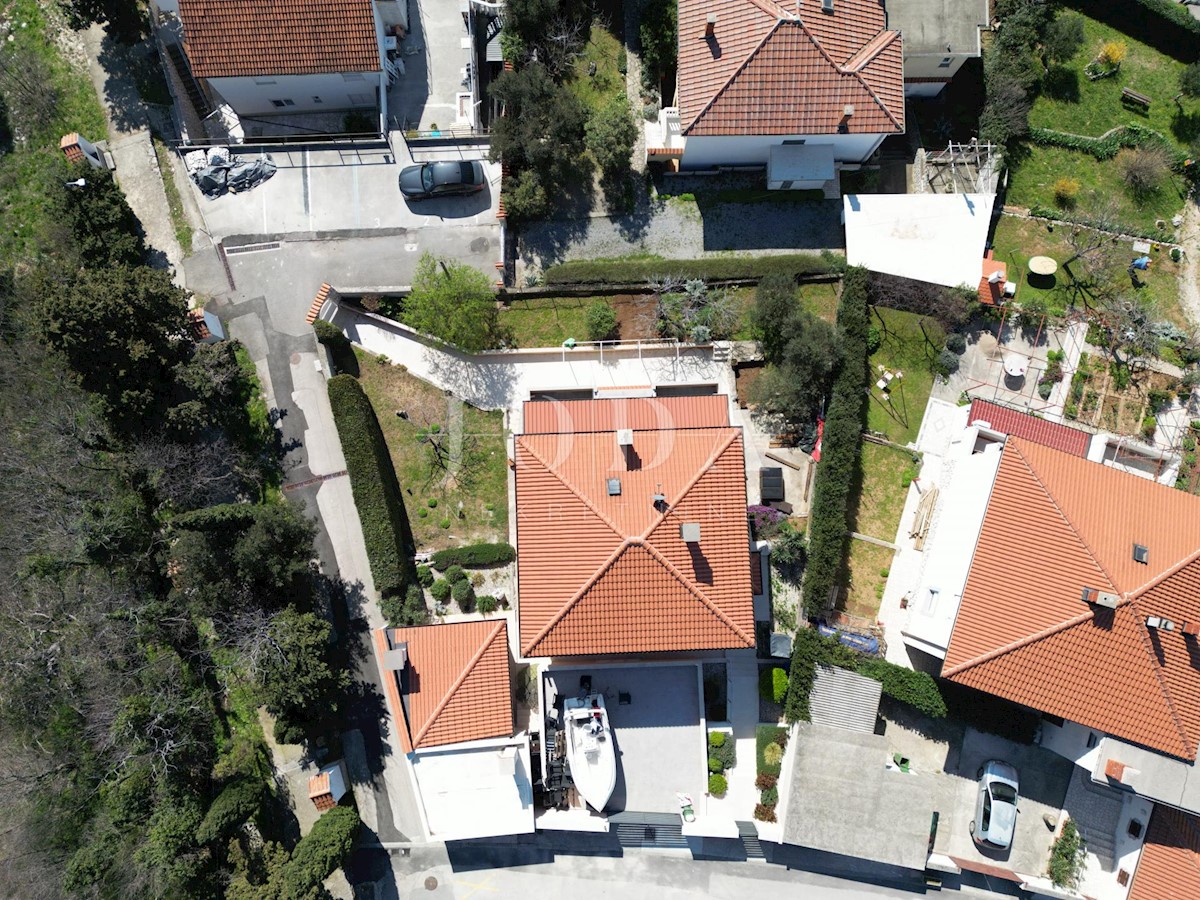 Kuća Na prodaju - PRIMORSKO-GORANSKA NOVI VINODOLSKI