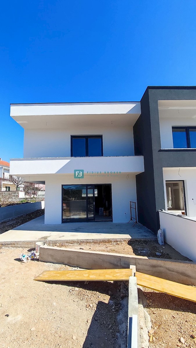 Haus Zu verkaufen - ŠIBENSKO-KNINSKA VODICE