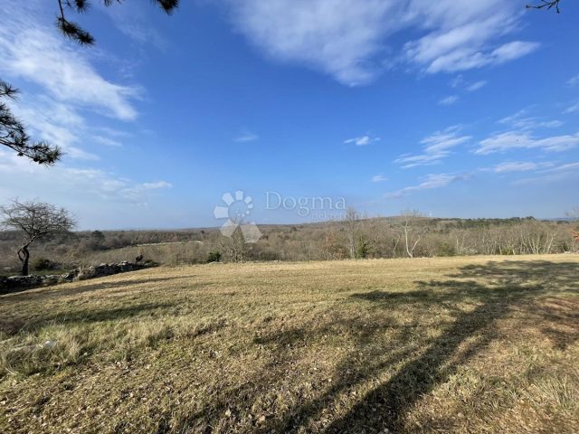 Land for sale 1765 m² – Buje