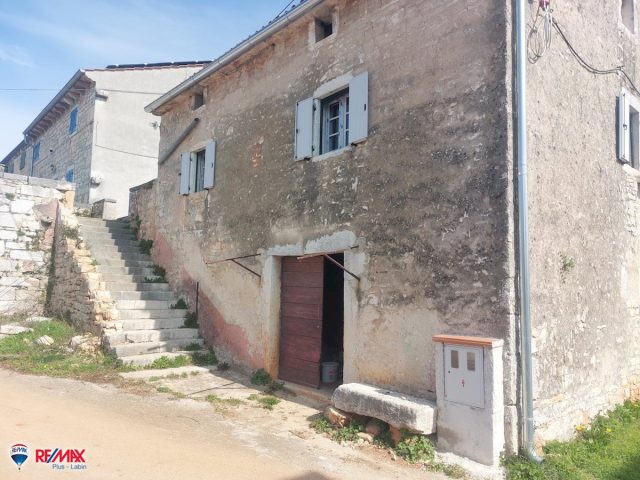 Hiša na predaj 210 m² – Cvitani