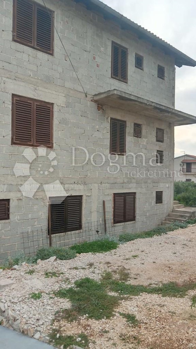 Casa In vendita - ŠIBENSKO-KNINSKA ROGOZNICA