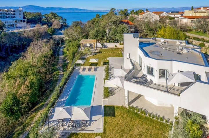 Kuća na prodaju 320 m² – Malinska