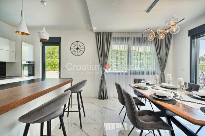 Haus Zu verkaufen - Splitsko-dalmatinska Podstrana - foto 4/24
