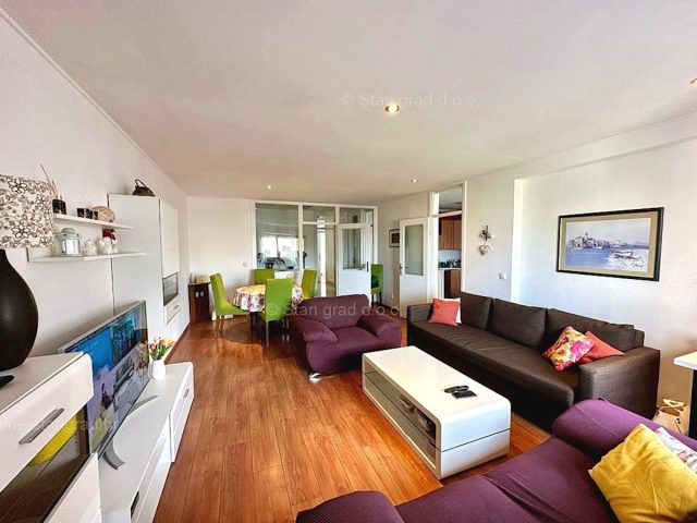 Stan na prodaju 84 m² – Njivice