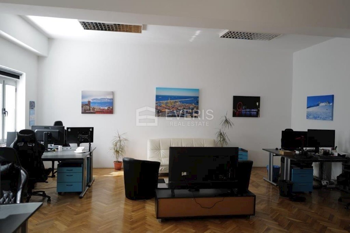 Business premises For sale - PRIMORSKO-GORANSKA RIJEKA