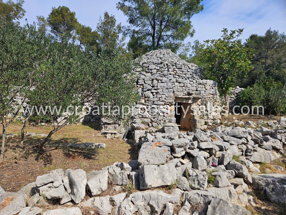 Land For sale - SPLITSKO-DALMATINSKA HVAR