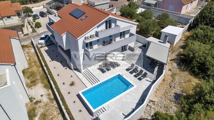 House for sale 389 m² – Brodarica