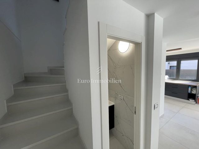 Apartmán Na predaj - Primorsko-goranska Krk - foto 5/17