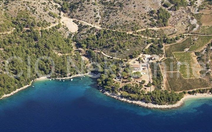Pozemok na predaj 20000 m² – Nerežišća