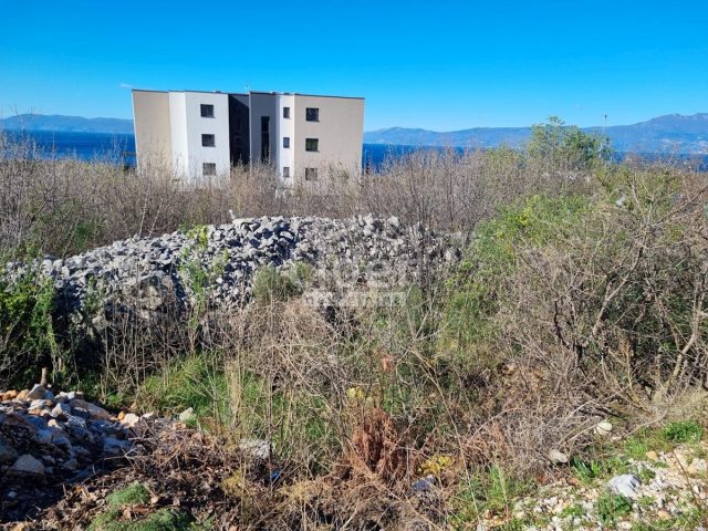 Działka na sprzedaż 809 m² – Kostrena
