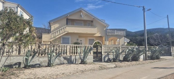 Casa in vendita 274 m² – Gornji Karin