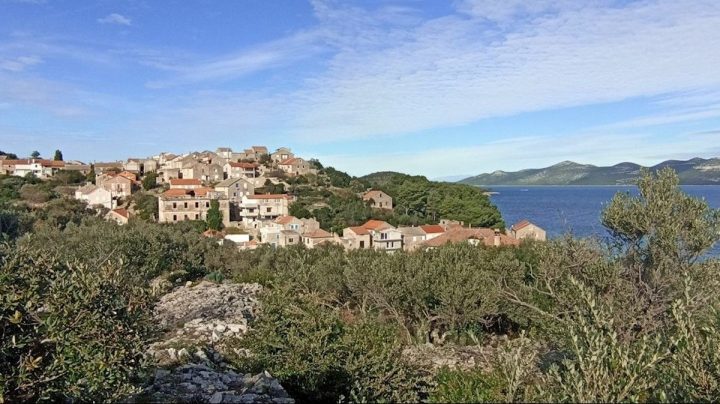 Land for sale 402 m² – Mali Iž