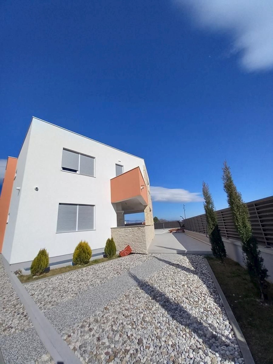 Maison À vendre - ZADARSKA Nin