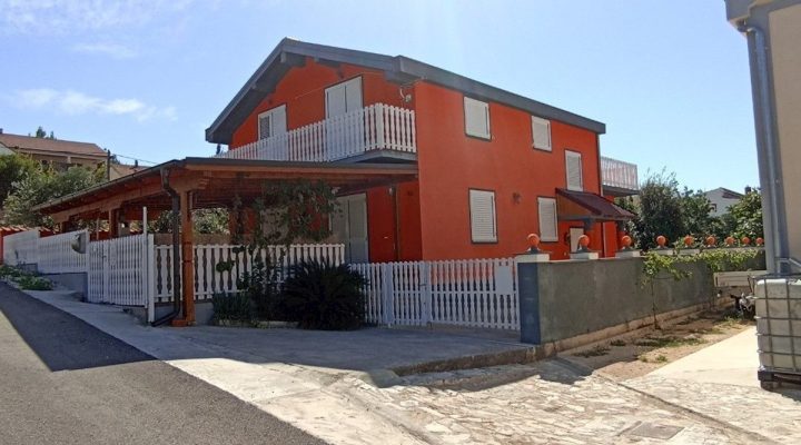 Kuća na prodaju 150 m² – Gornji Karin