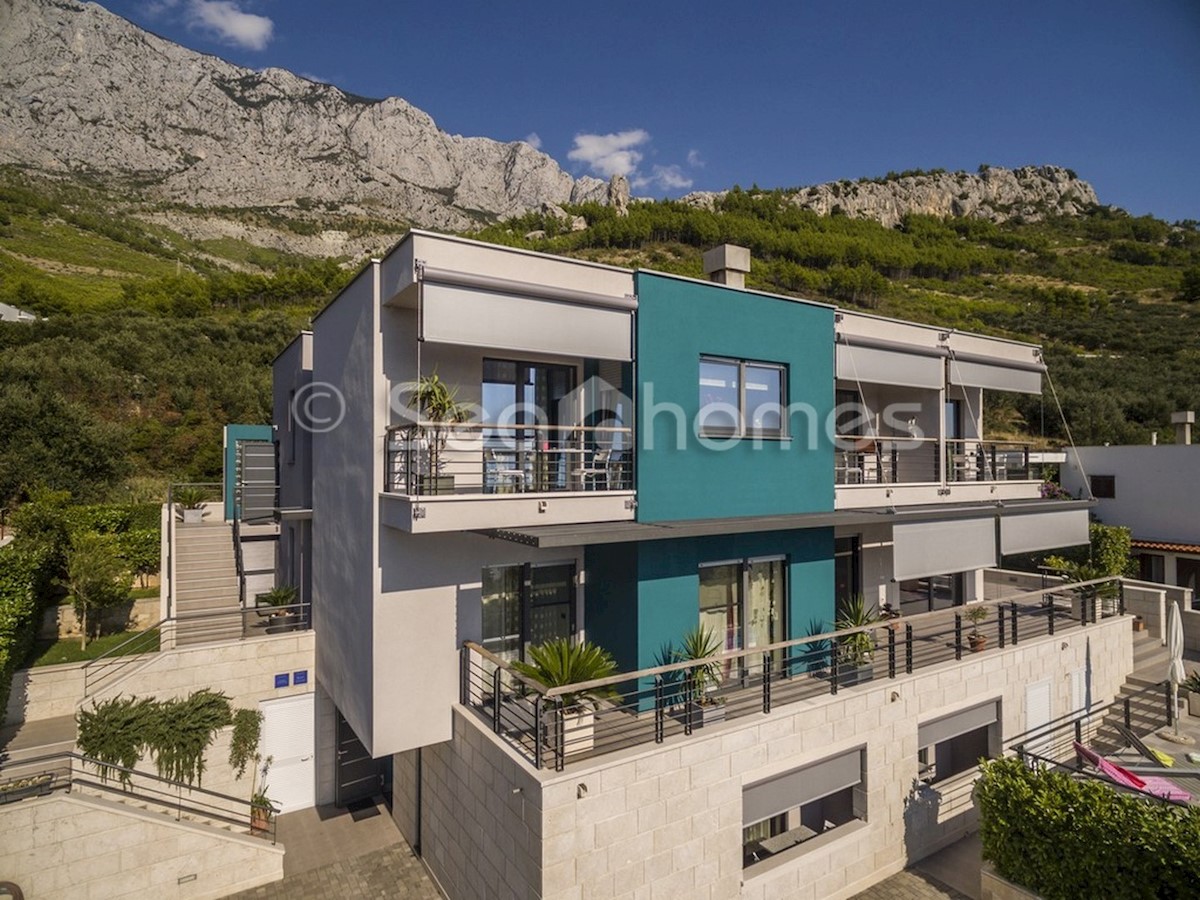 House For sale - SPLITSKO-DALMATINSKA BAŠKA VODA