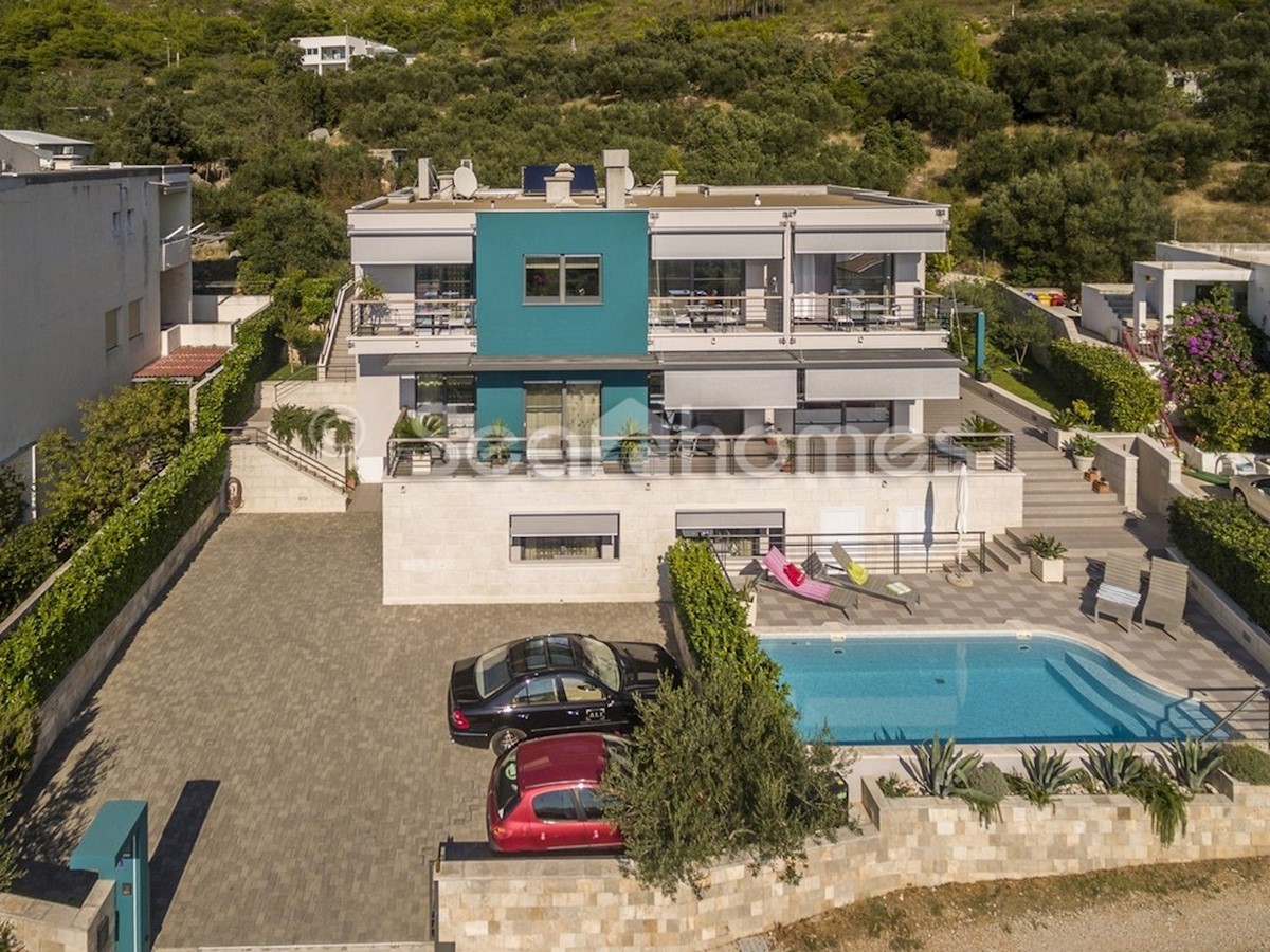 House For sale - SPLITSKO-DALMATINSKA BAŠKA VODA