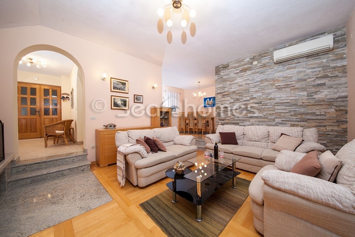 Haus Zu verkaufen - SPLITSKO-DALMATINSKA MAKARSKA