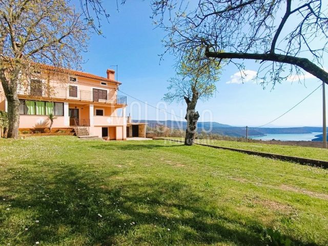 Kuća na prodaju 260 m² – Barban