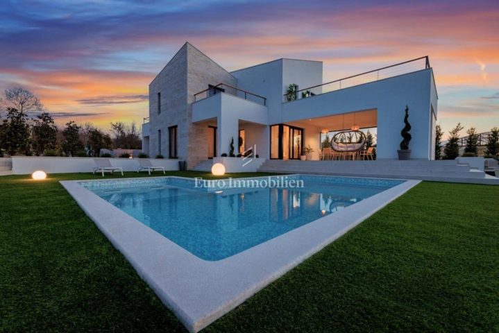 Kuća na prodaju 390 m² – Malinska