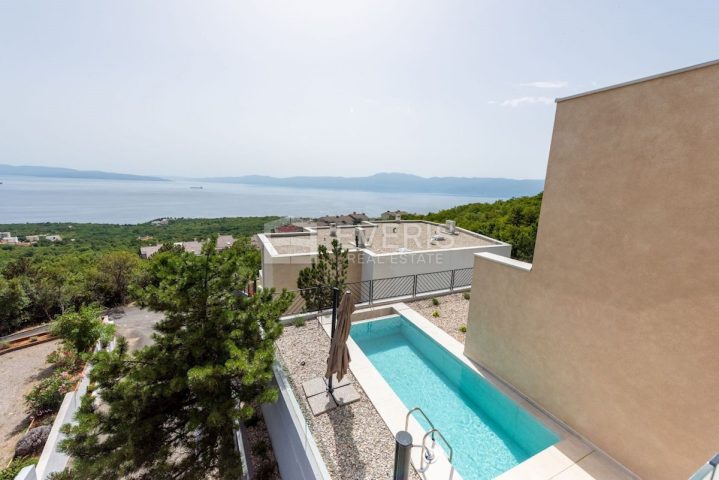 Flat for sale 190 m² – Kostrena