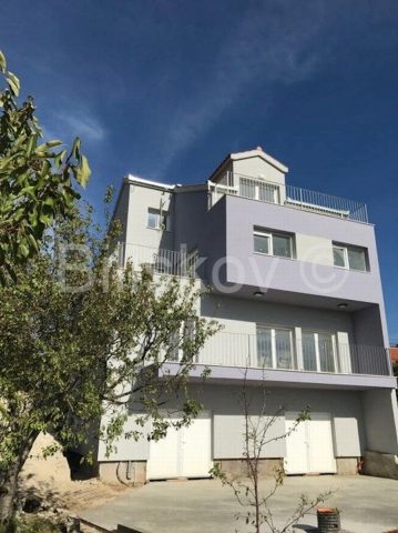 Komerční na prodej 110 m² – Mravince