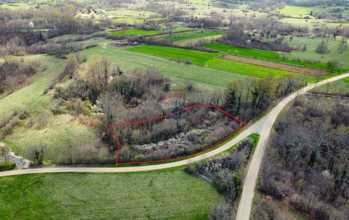 Land for sale 2204 m² – Žminj