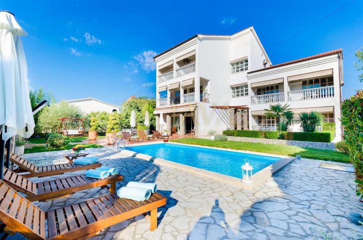 Kuća na prodaju 1000 m² – Milčetići