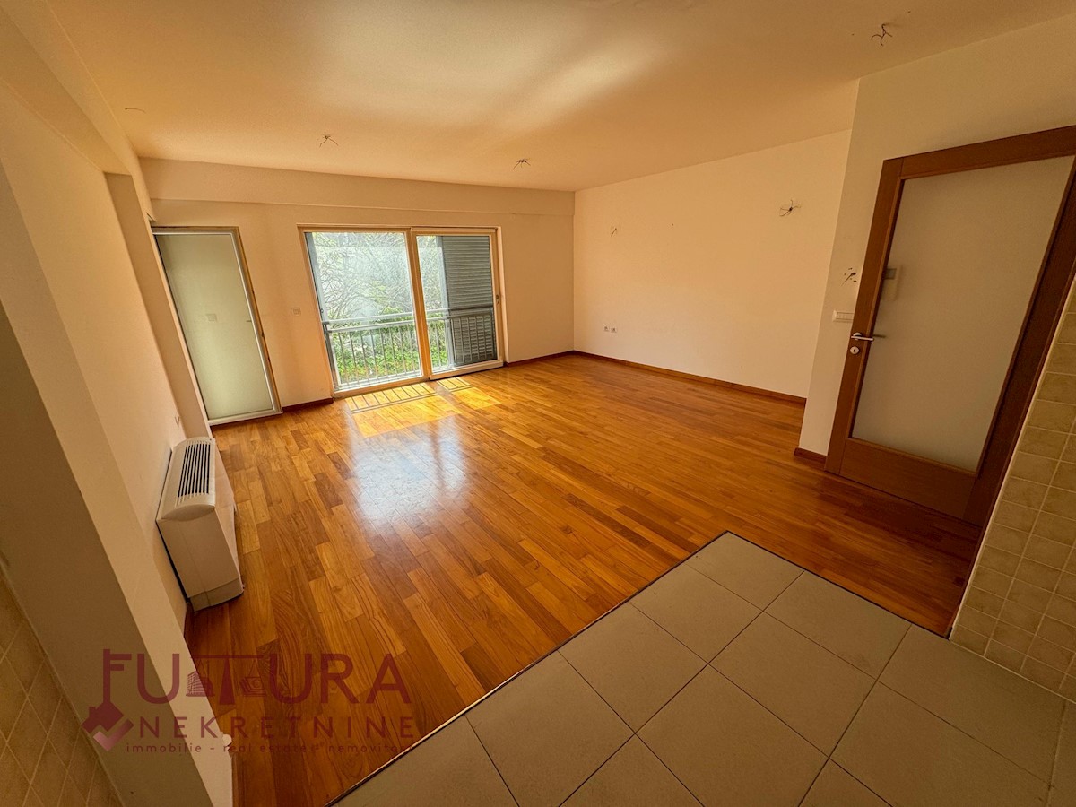 Flat For sale KOLOVARE