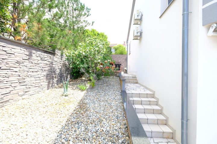 Casa In vendita - Primorsko-goranska Novi Vinodolski - foto 2/7