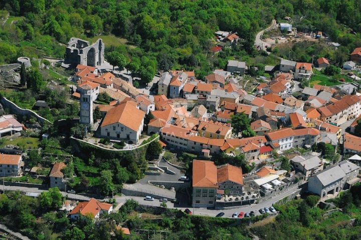 Działka na sprzedaż 4502 m² – Kastav