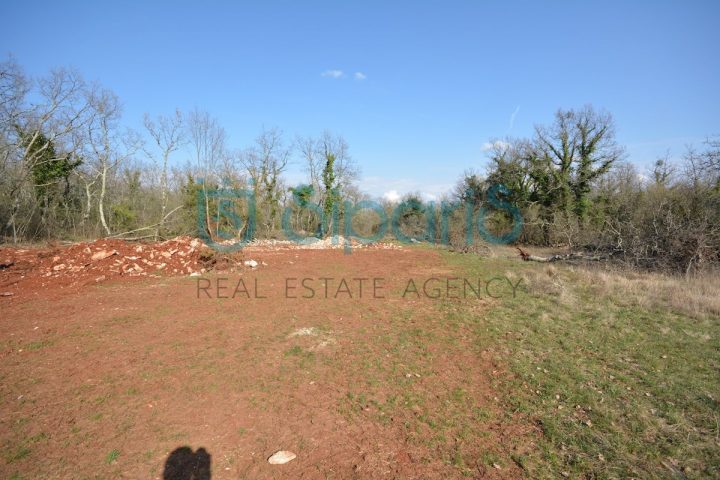 Zemljište na prodaju 1186 m² – Grožnjan
