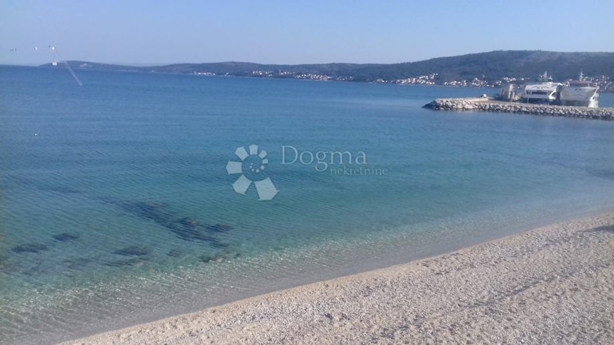 Land For sale - SPLITSKO-DALMATINSKA KAŠTELA