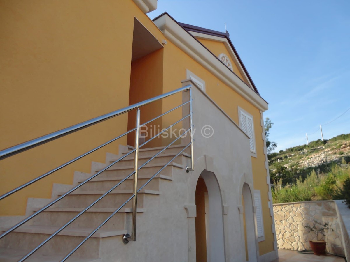 House For sale - SPLITSKO-DALMATINSKA ŠOLTA