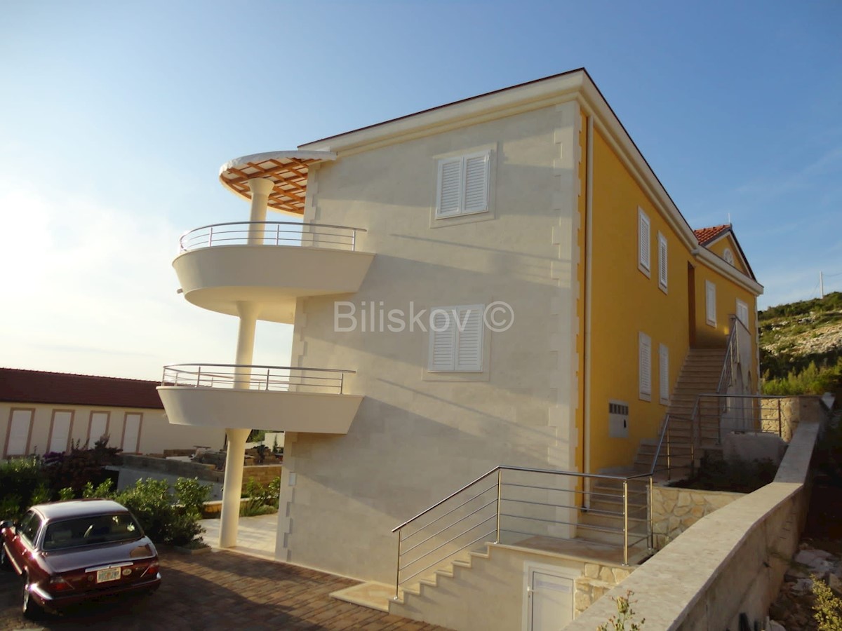 House For sale - SPLITSKO-DALMATINSKA ŠOLTA