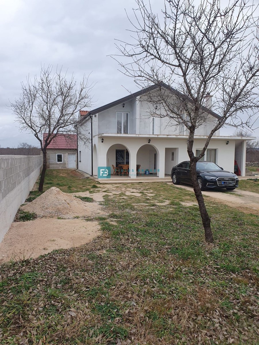 Haus Zu verkaufen - ŠIBENSKO-KNINSKA VODICE