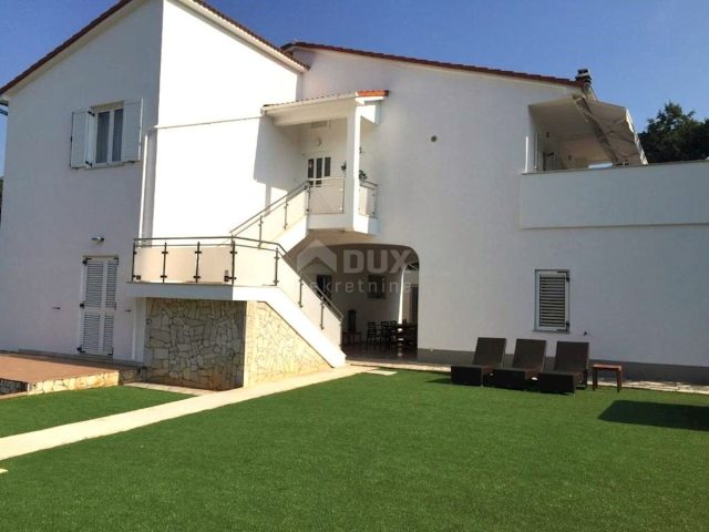 Kuća na prodaju 320 m² – Pješčana Uvala