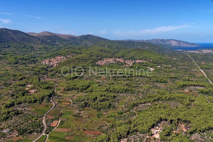 Terreno in vendita 2592 m² – Stari Grad