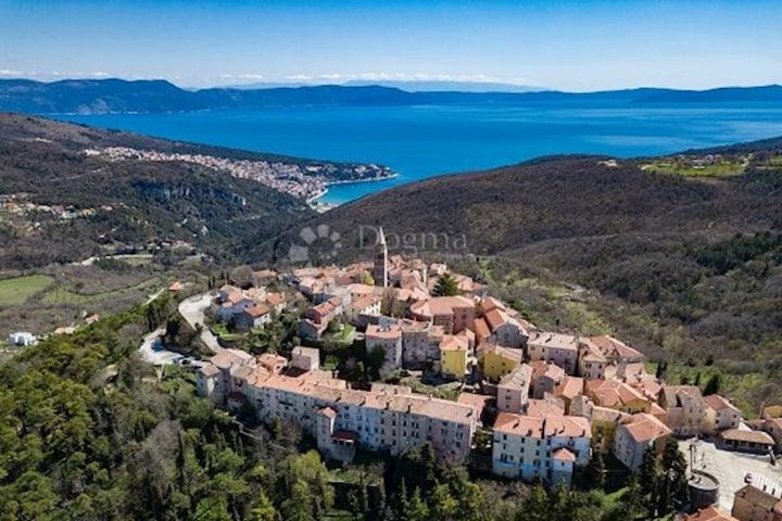 Land for sale 980 m² – Labin