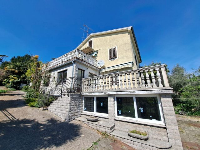 House for sale 275 m² – Oprič