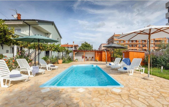 Kuća na prodaju 383 m² – Pula