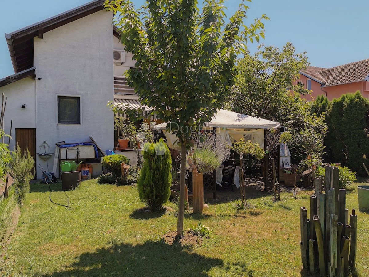 Maison À vendre - ZAGREBAČKA VELIKA GORICA