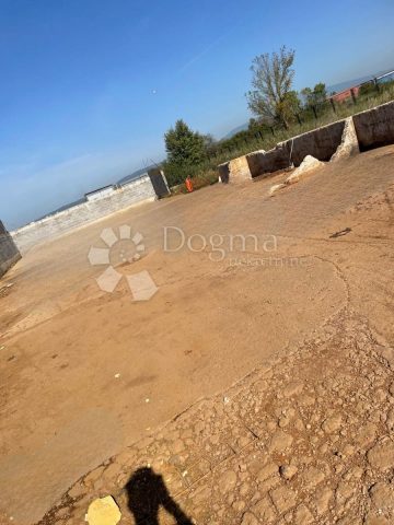 Poslovni prostori na predaj 300 m² – Gornji Stupnik