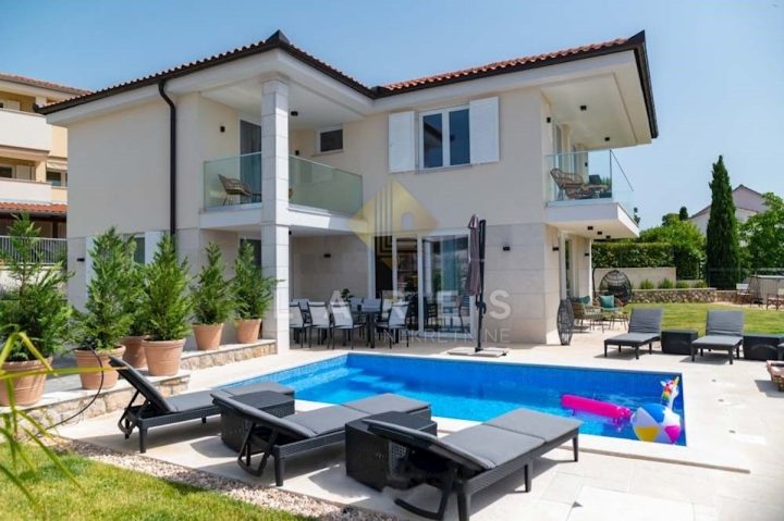 Kuća na prodaju 156 m² – Malinska