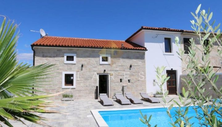 Hiša na predaj 140 m² – Dobrinj