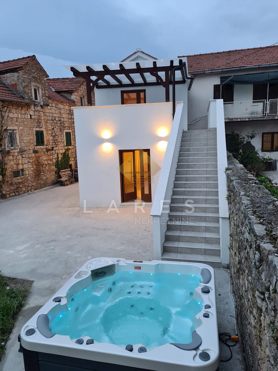 House For sale - SPLITSKO-DALMATINSKA HVAR