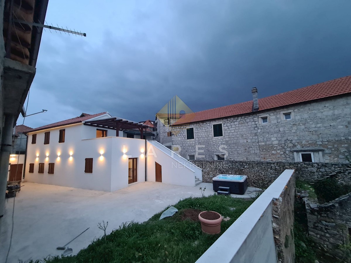 Casa In vendita - SPLITSKO-DALMATINSKA HVAR