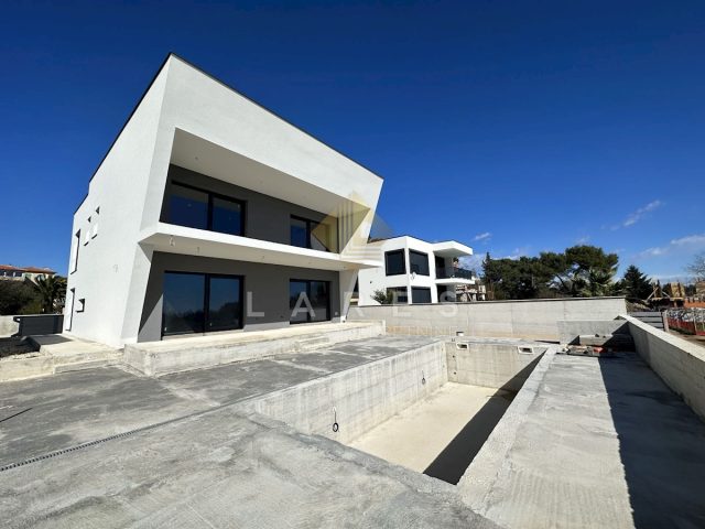Dům na prodej 300 m² – Medulin