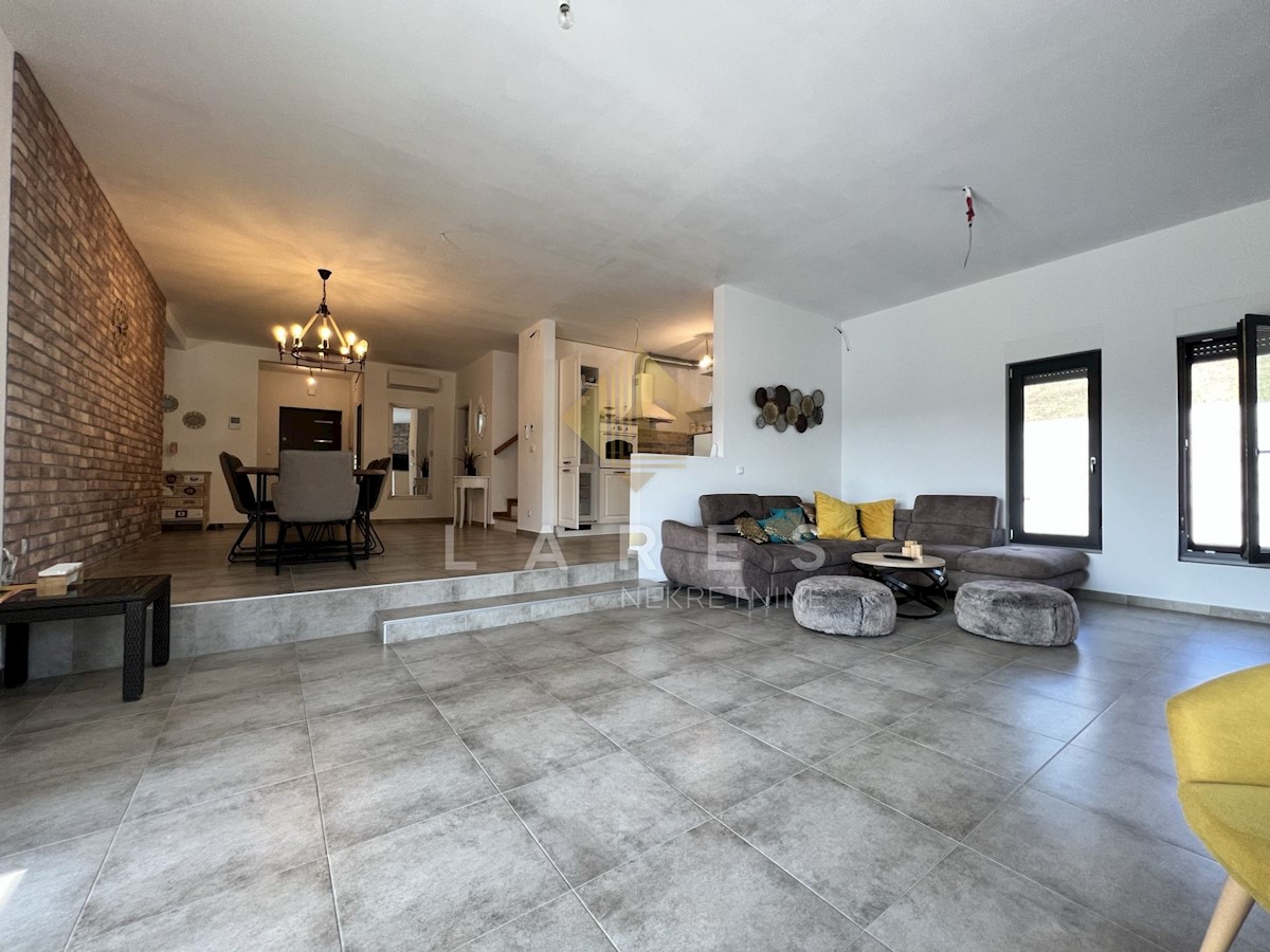 Casa In vendita - SISAČKO-MOSLAVAČKA KUTINA